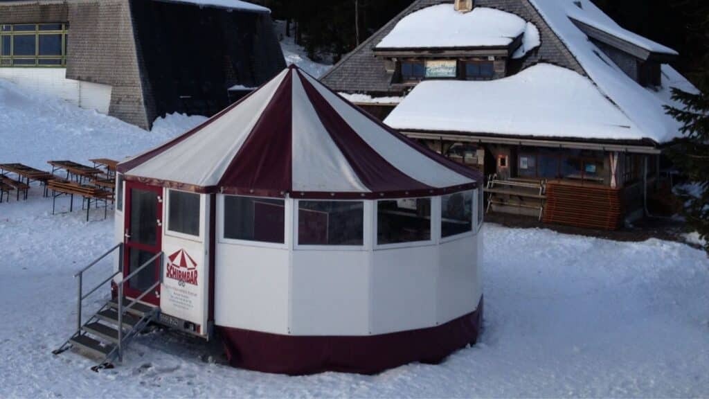 Weihnachtserlebnisse mit der Schirmbar in der Jochen Schweizer Arena schaffen