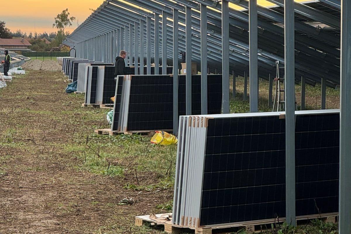 Die Paneele sind ausgepackt und bereit zur Montage