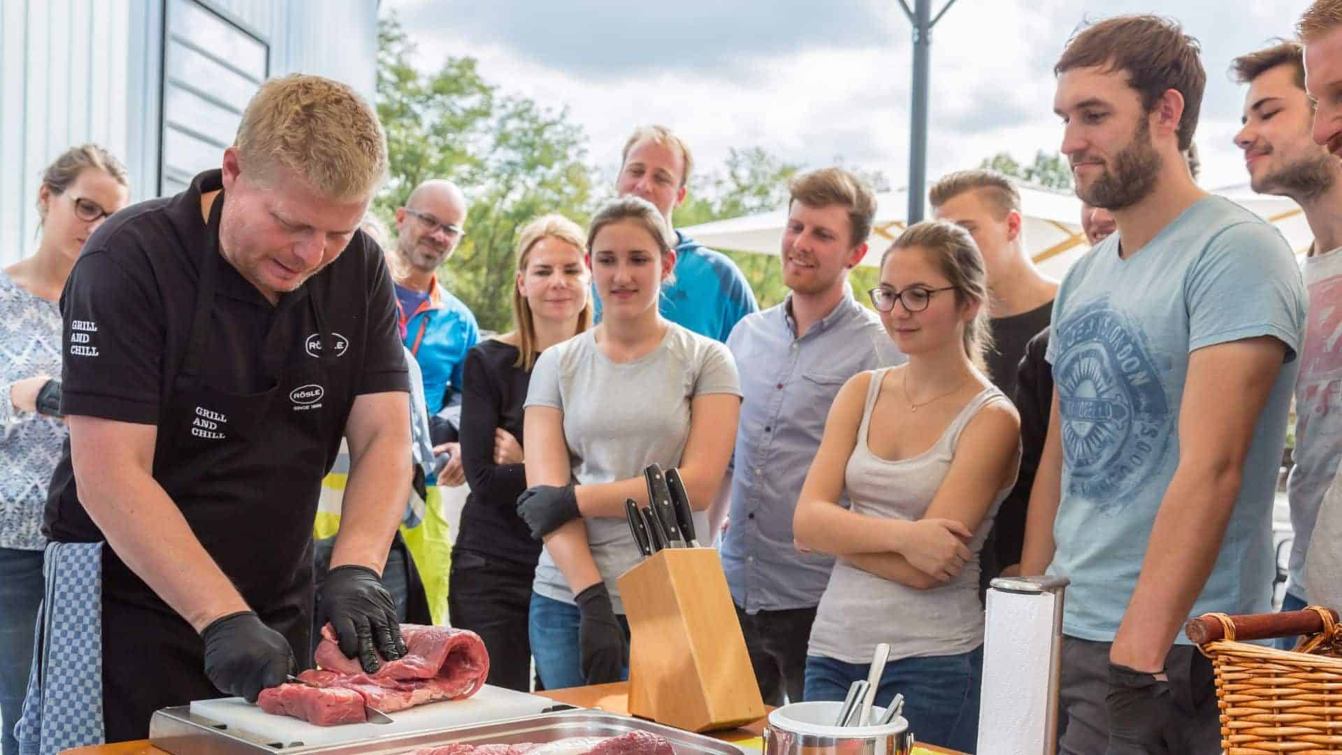Ein anderes Teamevent: Der Grillkurs in der Jochen Schweizer Arena